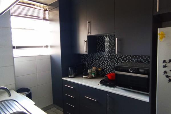 Ready to move in flat which offers:
Modern Kitchen
Three Bedrooms
One cosy bathroom with  shower
Modern Open Plan - lounge dining room ...