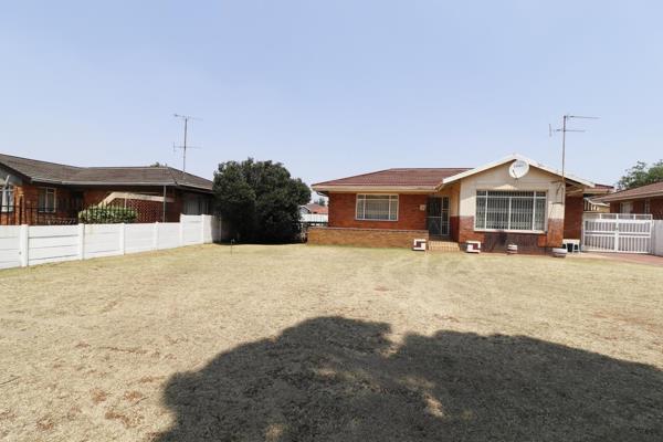 Well Maintained 3 Bedroom Family Home in Strubenvale

This Home Offers:

* 3 Bedrooms with 2 Rooms that has Build in Cupboards
* Neatly ...