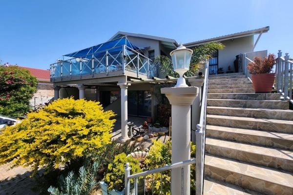 SOLE MANDATE : Charming Coastal Retreat in Wavecrest, Jeffreys Bay

Discover your dream home just 400 - 500 meters from the pristine ...