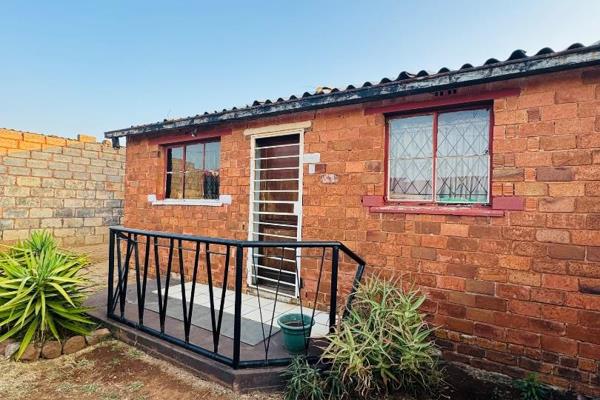 Nestled in the heart of vibrant Naledi, Soweto this delightful two-bedroom house offers a perfect blend of comfort, style and ...