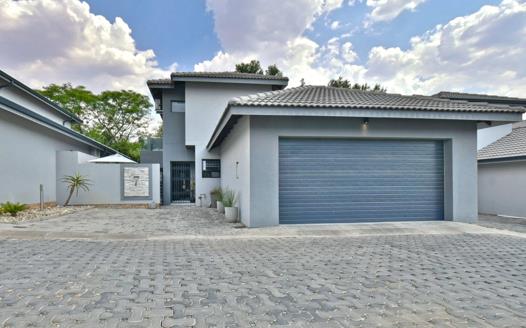 3 Bedroom House for sale in Bedfordview