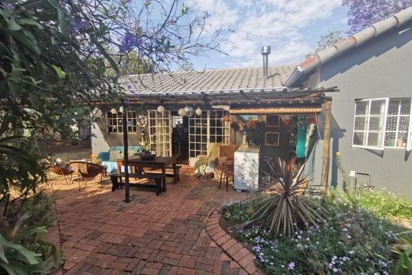 Garden cottage for rent
consist of Two bedrooms 1 full bathroom, ample open plan kitchen open to living and dinning room combine 
Cover ...