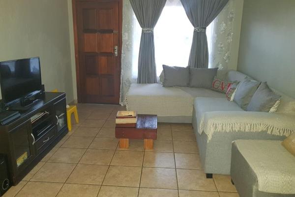 Urgent sale!!! 
This 2 bedroom apartment in Klopperpark is perfect for a first time home ...