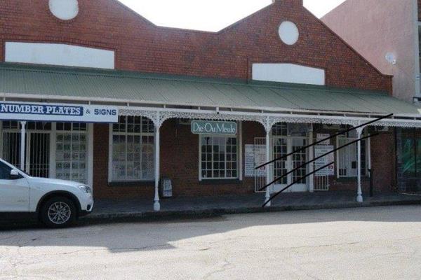 This is perfect for a Doctor, lawyer or general office space.

It is situated in a busy street of Kroonstad with a lot of traffic. ...