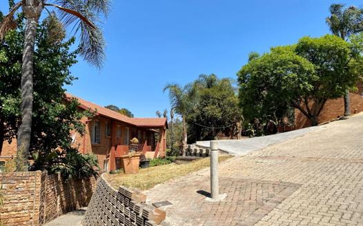 3 Bedroom Townhouse to rent in Waterkloof Park