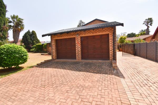 This lovely facebrick home offers a pool and a spacious garden.  Also located in close ...