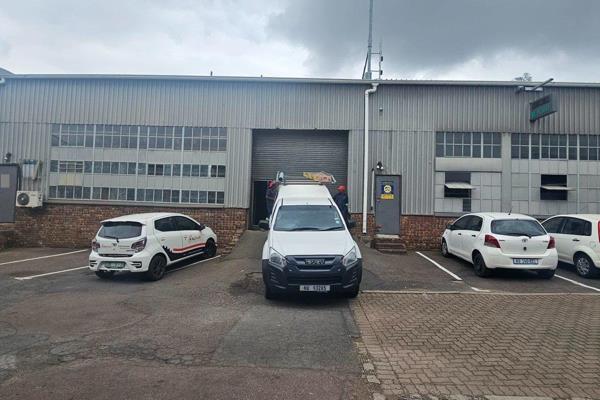 Mini factory of 277m&#178; for sale in a secure, light industrial park in the Westmead area. This factory is situated in a convenient ...