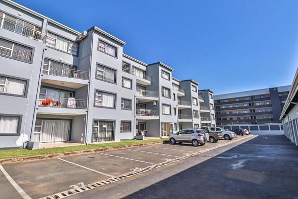 1 Bedroom unit in a secure complex,
Bathroom with a shower, basin and toilet.
Open plan lounge and kitchen.
Open parking, pre-paid ...