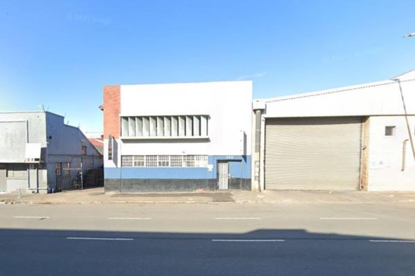 A well-positioned 751m2 warehouse is available to let in Sydney Road. The warehouse is ...