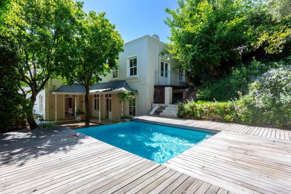 Joint Mandate

Perched high on the hills of Fresnaye, this luxurious 4-bedroom ...