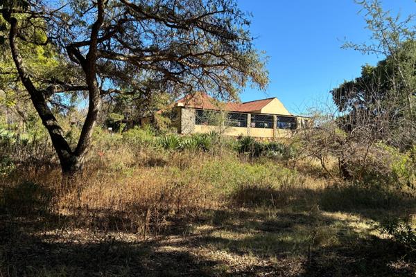 Location: Nestled in the picturesque Buffelspoort area, this exceptional 15-hectare small holding offers a unique blend of agricultural ...