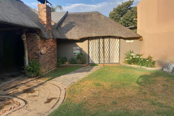 Discover your dream home in the serene area of Bo Dorp, perfect for family living. This charming 5-bedroom house offers ample space and ...