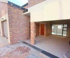 Townhouse for sale in Die Heuwel Ext 2