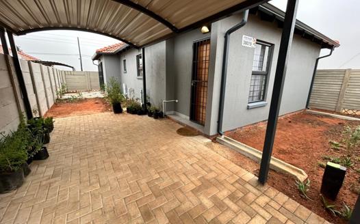 3 Bedroom House for sale in Protea Glen