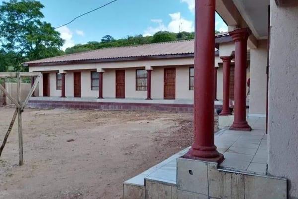 This property is situated  in Nzhelele Mavhoi an area under Makhado district.

It offers a total of 13 cottage rooms 
6 of which are ...