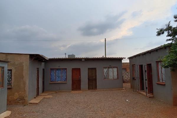 Location: Katlehong, South Gauteng
Investment Opportunity

6 Separate outside rooms in a secure yard, perfect for rental ...