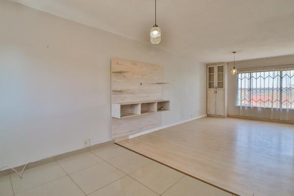 Set in the family friendly suburb of Sophiatown is this beautiful 3 bedroom home. 

This awesome lock up an d go style home is ...