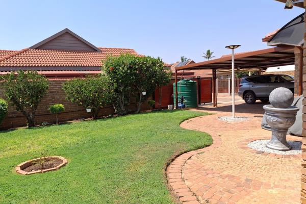 For Sale: 2-Bedroom House in Naboomspruit

This charming 2-bedroom house is located in a well-positioned, full-title, pet-friendly ...