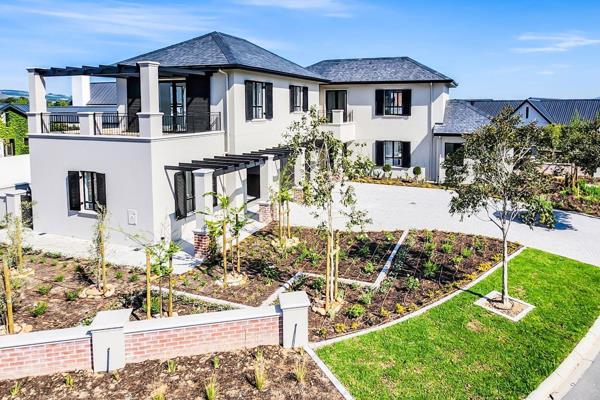 Brand new 5-bedroom family home, each with its own en suite bathroom. Located in the prestigious Val de Vie Estate, known for its ...