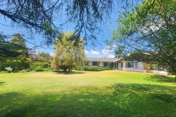 Discover Your Family&#39;s Dream Home: A Timeless Retreat in Constantia Kloof.

Welcome to a property where cherished memories are ...