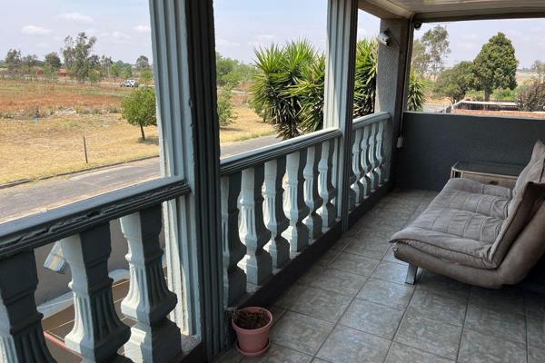 This stunning and spacious 5-bedroom family home is located in a Reiger Park ...