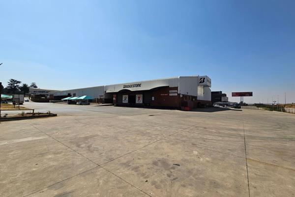 Introducing a spacious 2,280m2 industrial warehouse offering unmatched visibility and ...