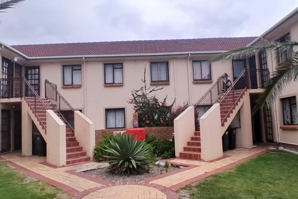 This two-bedroom ground floor apartment available for you to own in Guldenpark, Strand.

This cozy apartment is tiled ...