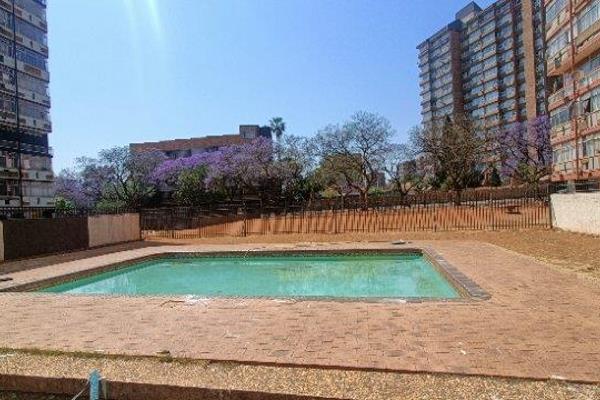 Perfect investment property!!
2-bedroom flat for sale in Sunnyside Pretoria. 
This  property is an excellent investment opportunity ...