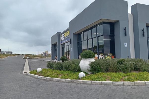 This immaculate 550m2 retail/commercial property is now available for lease in one of Langebaan’s most desirable locations. Positioned ...