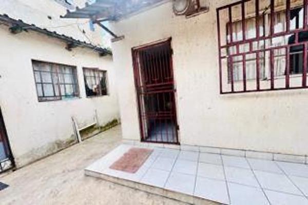 Investment property for sale in the heart of Yeoville.
Offering: 7 Bachelors and 2 bedrooms outside.
The main house offers: 2 ...