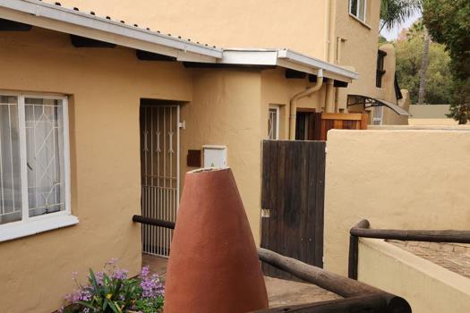 2 Bedroom Townhouse for sale in Roodekrans