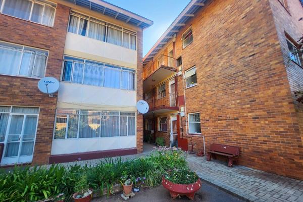 This charming yet practical apartment offers easy access to all the essential amenities for a convenient and fulfilling ...