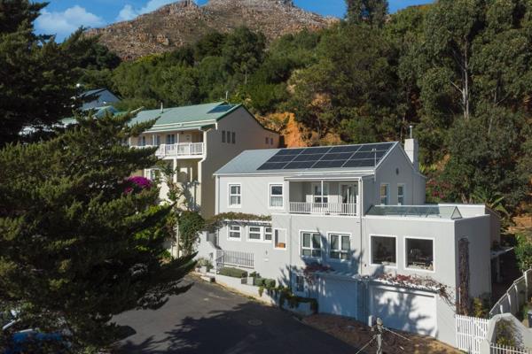 Welcome to Quarry Lane, where luxury and location converge in the heart of historic Simon&#39;s Town, Cape Town. This stunning ...