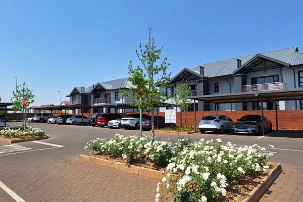 AVAILABLE 1 NOVEMBER
UPMARKET 2 BEDROOM UNIT on 1st FLOOR 

The unit features: 2 ...