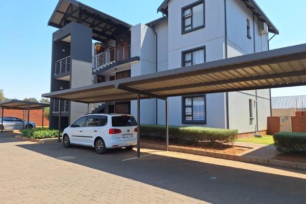 AVAILABLE 1 NOVEMBER
UPMARKET 2 BEDROOM UNIT on 1st FLOOR 

The unit features: 2 ...