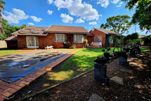 This charming 3-bedroom, 2-bathroom family home is a perfect blend of comfort and convenience. The open-plan kitchen and dining area ...