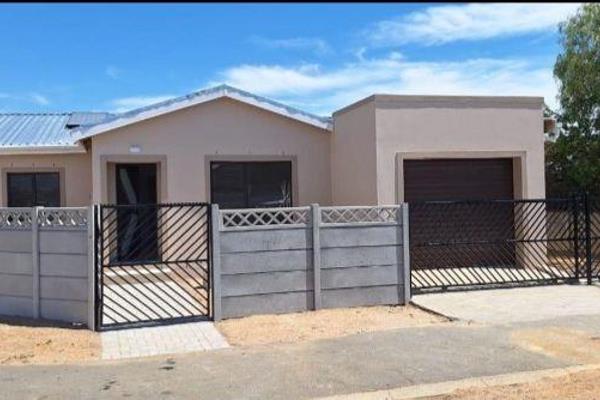 This beautiful 3-bedroom house under construction offers an open-plan kitchen and living room. The house will have built-in cupboards ...