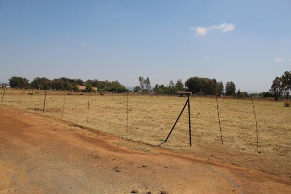 Want to start small scale farming.  Look no further.  This large land is fully fenced with cattle pen and chicken coupe.  Smuts finger ...