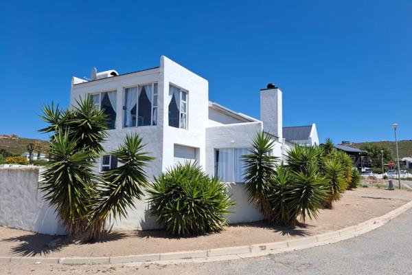 SANDPIPER VILLAGE - ST HELENA BAY

This 4 bedroom house enjoys an open plan design ...