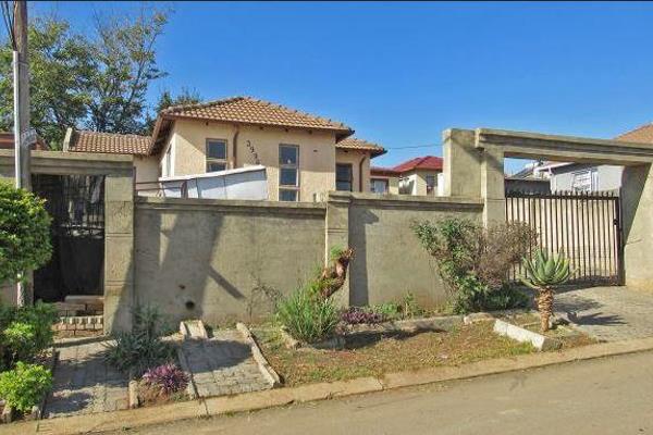 A Standard Bank easysell 3 bed lovely house is available for sale in the sought after ...