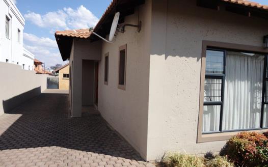 6 Bedroom House for sale in Liefde En Vrede