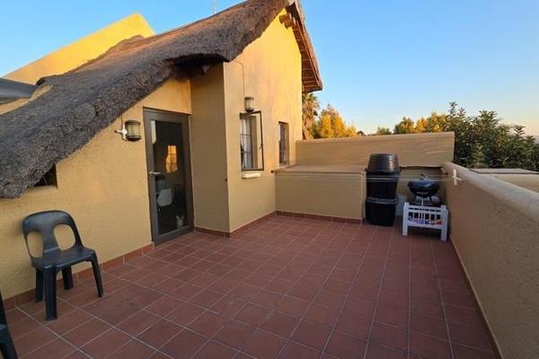 Stunning townhouse situated in Kukama Lodge in Eden glen. It has 2 spacious bedrooms ...