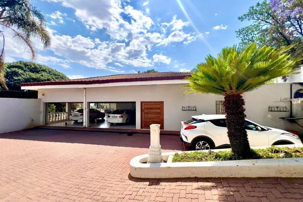 Spacious 7-Bedroom Home with Incredible Potential and Stunning Sunset Views in Waterkloof Ridge, Pretoria

This expansive 7-bedroom ...