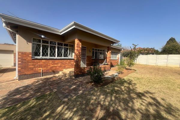 This Property is perfectly price
The Lounge, Ding room is open plan and has lovely wooden floors
 
This home features 3 generously ...