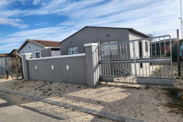 Discover this delightful 2-bedroom home located in the heart of Makhaza. Perfectly positioned for convenience, this property is an ...