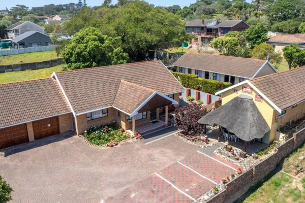 Exclusive Mandate -  Situated on the access road from East London and in close proximity to the Port Alfred High School. this charming ...