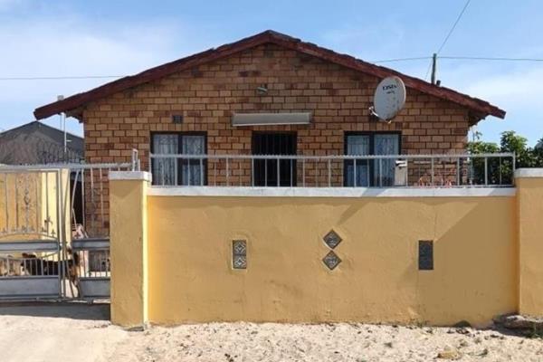 Discover this delightful 3-bedroom house located in the heart of Harare, offering a perfect blend of comfort and convenience. Priced ...