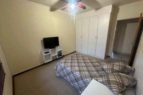 Welcome to your dream alone standing cluster in the heart of New Redruth! 

Rent R22 ...