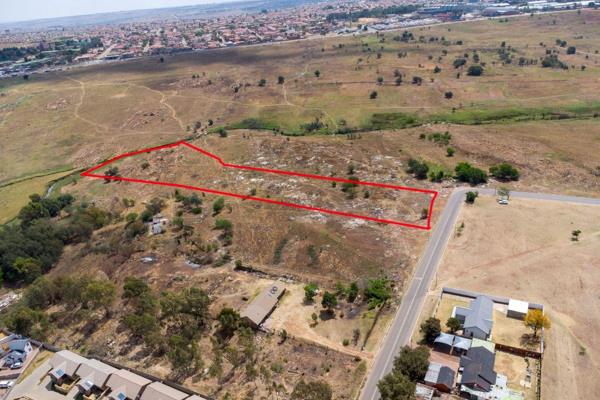 An opportunity for the astute developer!!!

This property has huge potential for development. Prime position in Witpoortjie ...