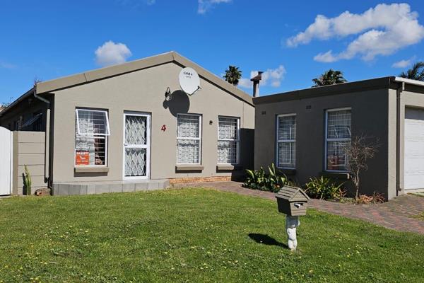 Spacious 4 bedroom home 1,5km to the N1 highway. 
Large main bedroom with ensuite , 2 double bedrooms and a large fourth bedroom which ...